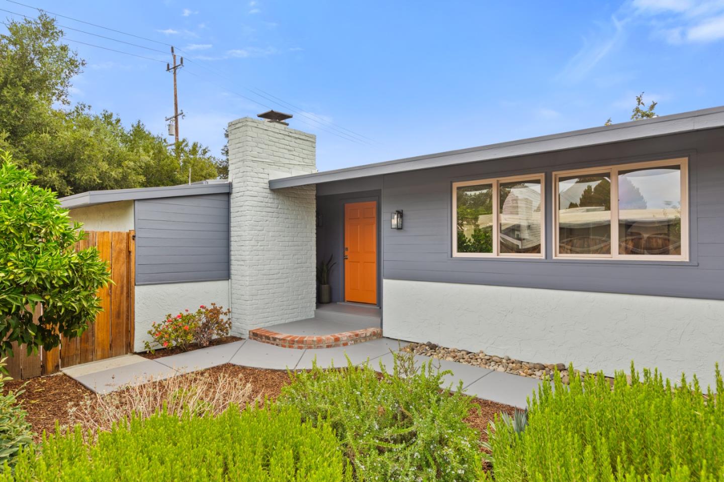 Detail Gallery Image 3 of 44 For 4163 Park Blvd, Palo Alto,  CA 94306 - 3 Beds | 2/1 Baths