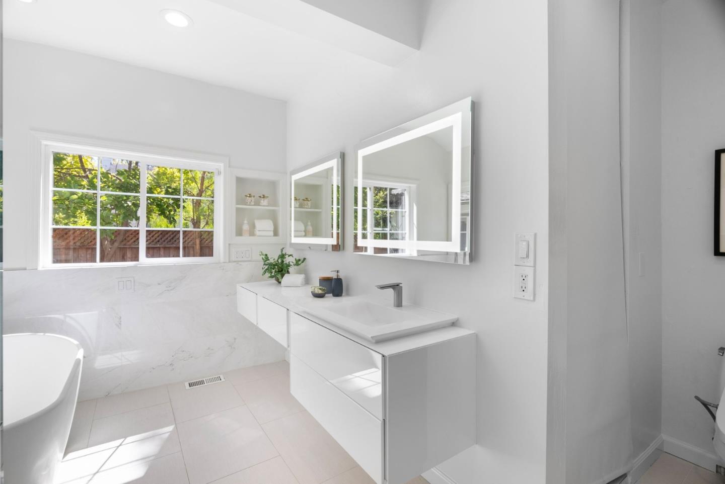 Detail Gallery Image 24 of 38 For 1730 Guinda St, Palo Alto,  CA 94303 - 3 Beds | 3 Baths