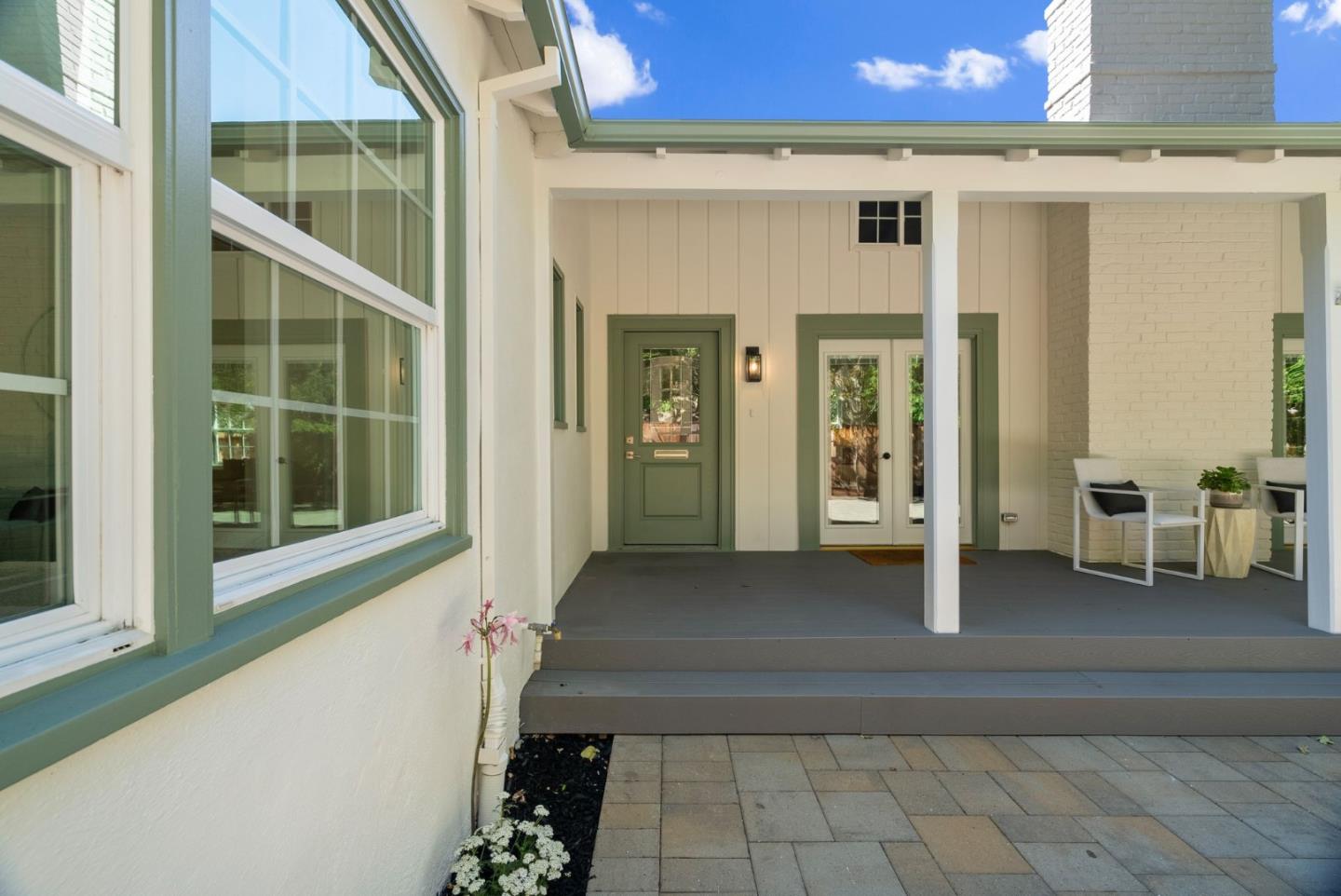 Detail Gallery Image 3 of 38 For 1730 Guinda St, Palo Alto,  CA 94303 - 3 Beds | 3 Baths