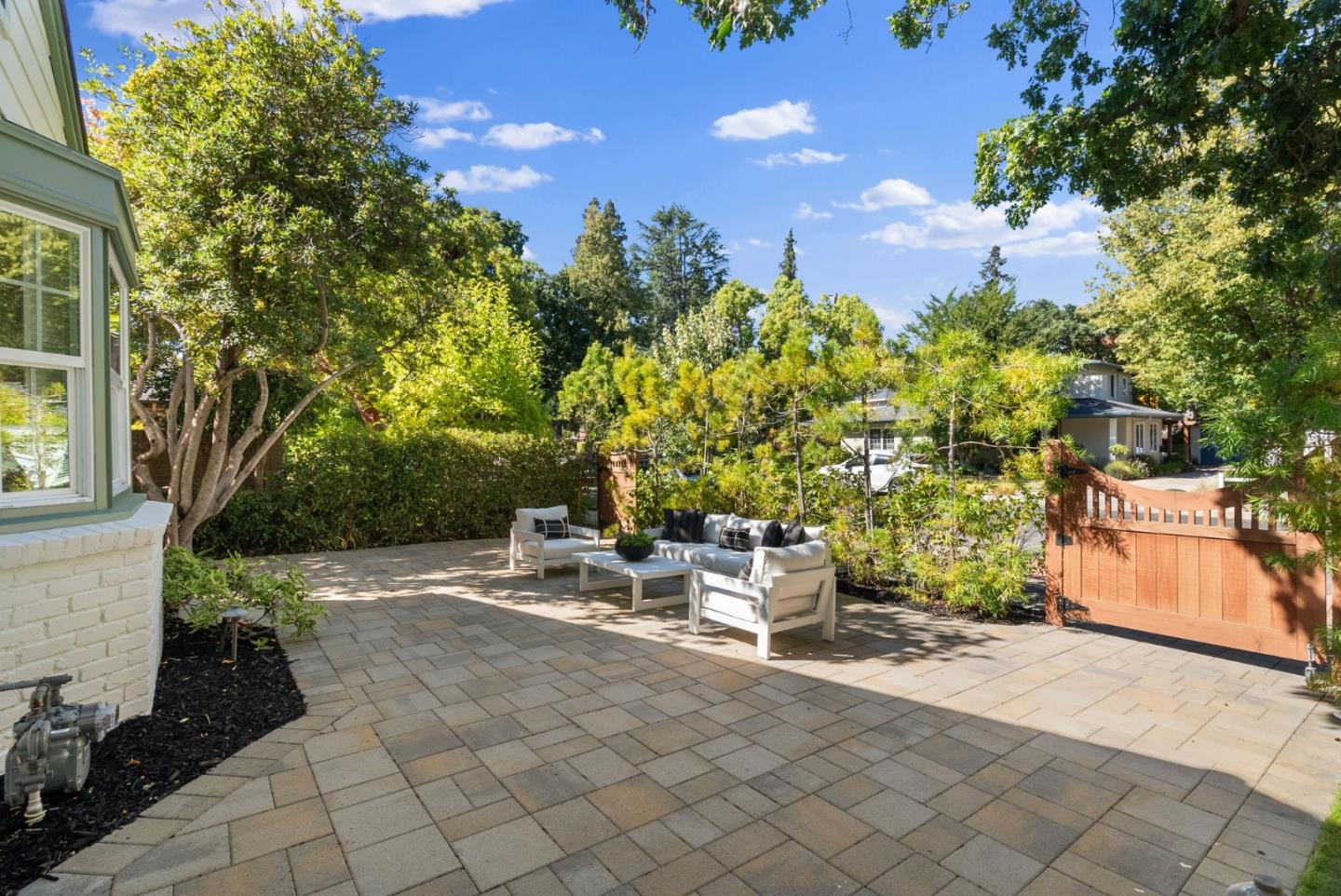 Detail Gallery Image 30 of 38 For 1730 Guinda St, Palo Alto,  CA 94303 - 3 Beds | 3 Baths