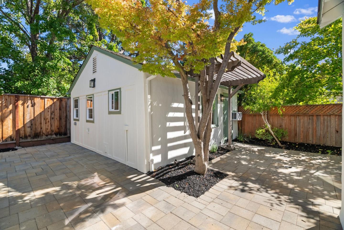Detail Gallery Image 32 of 38 For 1730 Guinda St, Palo Alto,  CA 94303 - 3 Beds | 3 Baths
