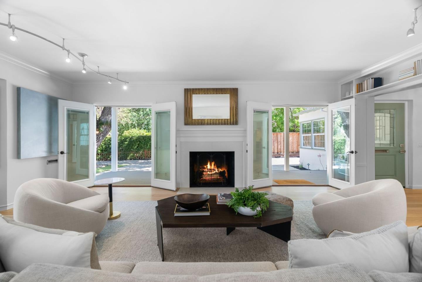 Detail Gallery Image 6 of 38 For 1730 Guinda St, Palo Alto,  CA 94303 - 3 Beds | 3 Baths