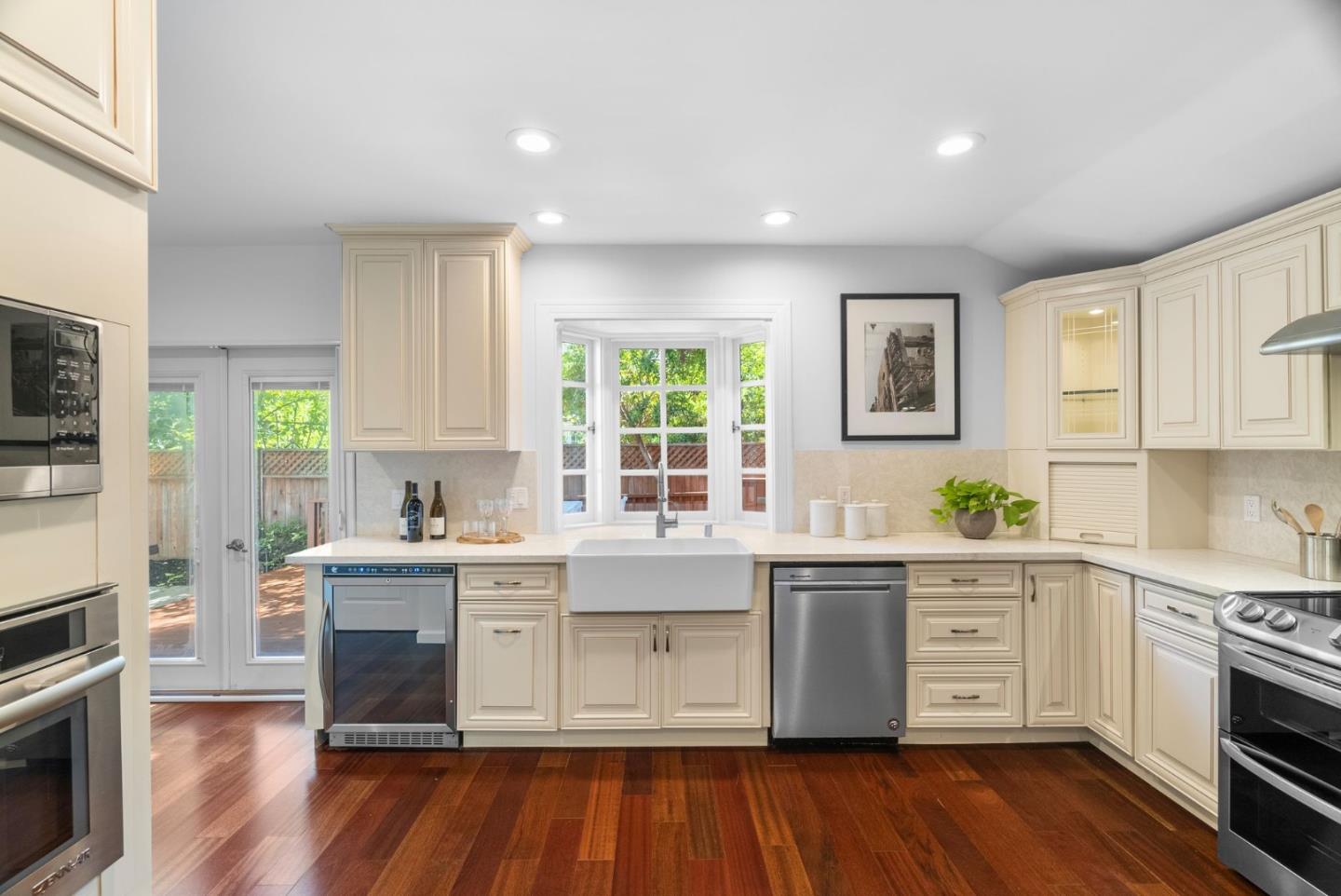 Detail Gallery Image 8 of 38 For 1730 Guinda St, Palo Alto,  CA 94303 - 3 Beds | 3 Baths