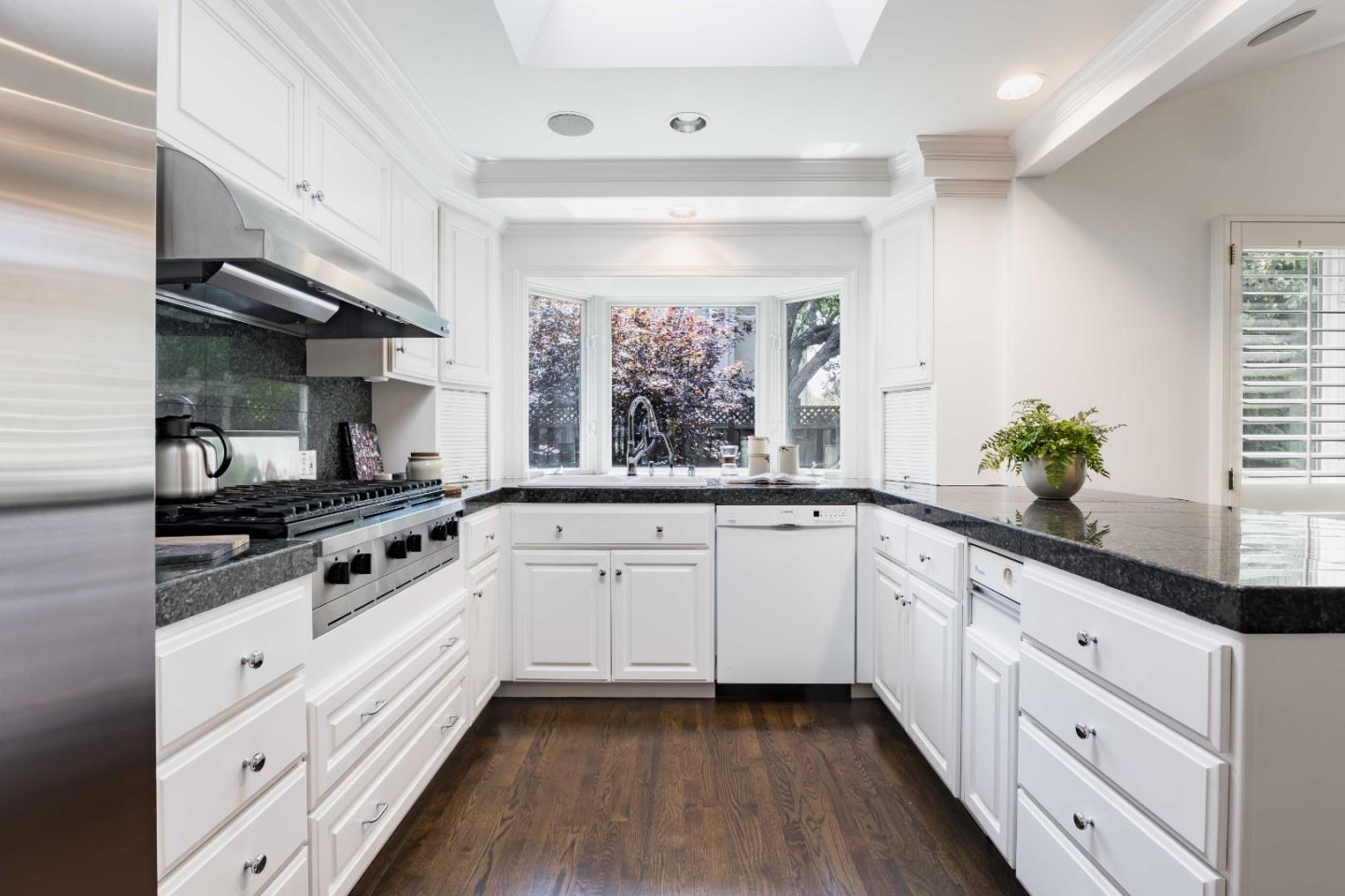 Detail Gallery Image 9 of 26 For 1470 Channing Ave, Palo Alto,  CA 94301 - 3 Beds | 2 Baths