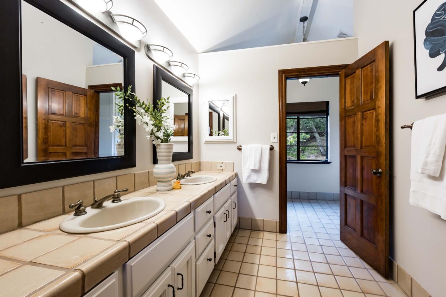 Detail Gallery Image 24 of 38 For 976 Laurel Glen Dr, Palo Alto,  CA 94304 - 6 Beds | 6/1 Baths