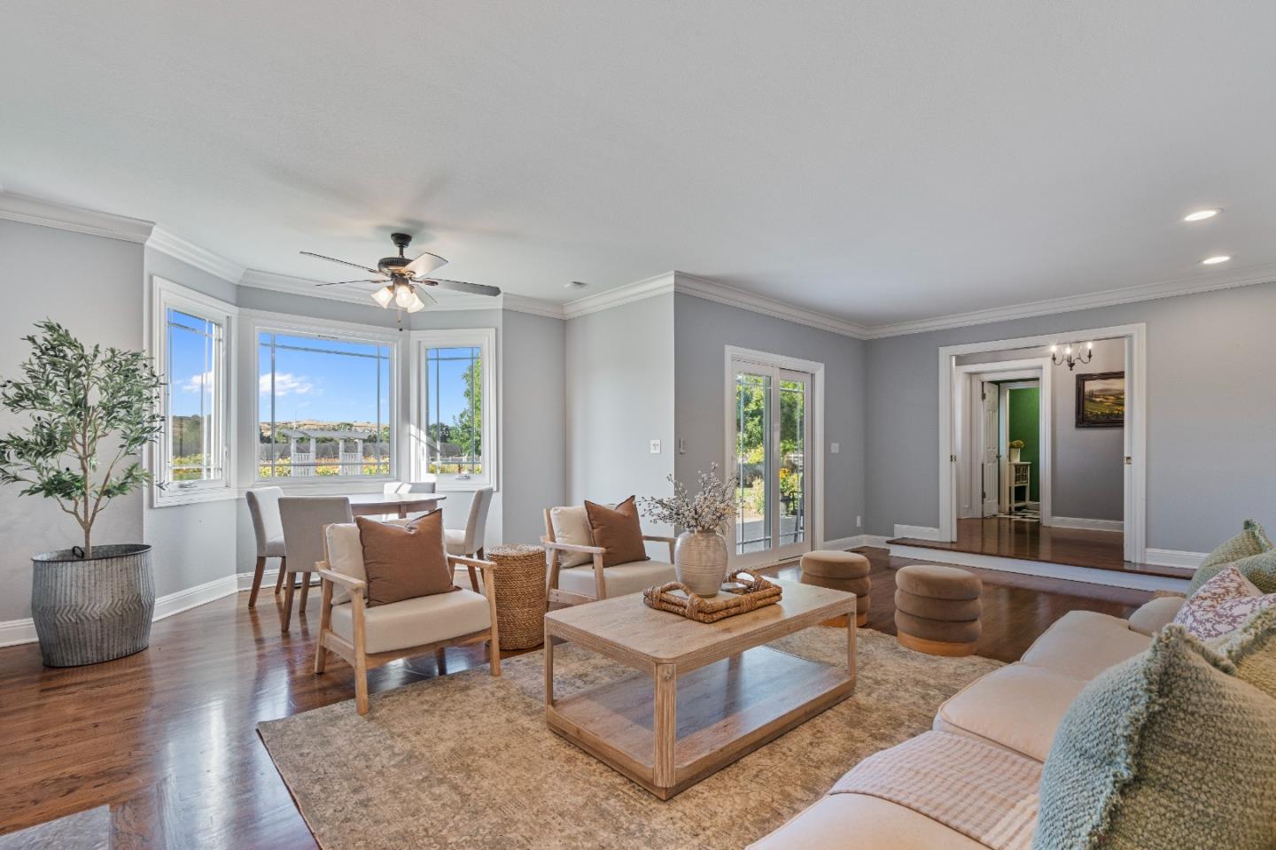 Detail Gallery Image 11 of 85 For 6840 Southside Rd, Hollister,  CA 95023 - 3 Beds | 2/1 Baths