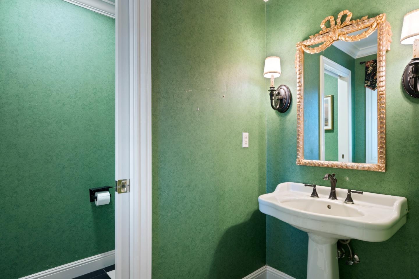 Detail Gallery Image 13 of 85 For 6840 Southside Rd, Hollister,  CA 95023 - 3 Beds | 2/1 Baths