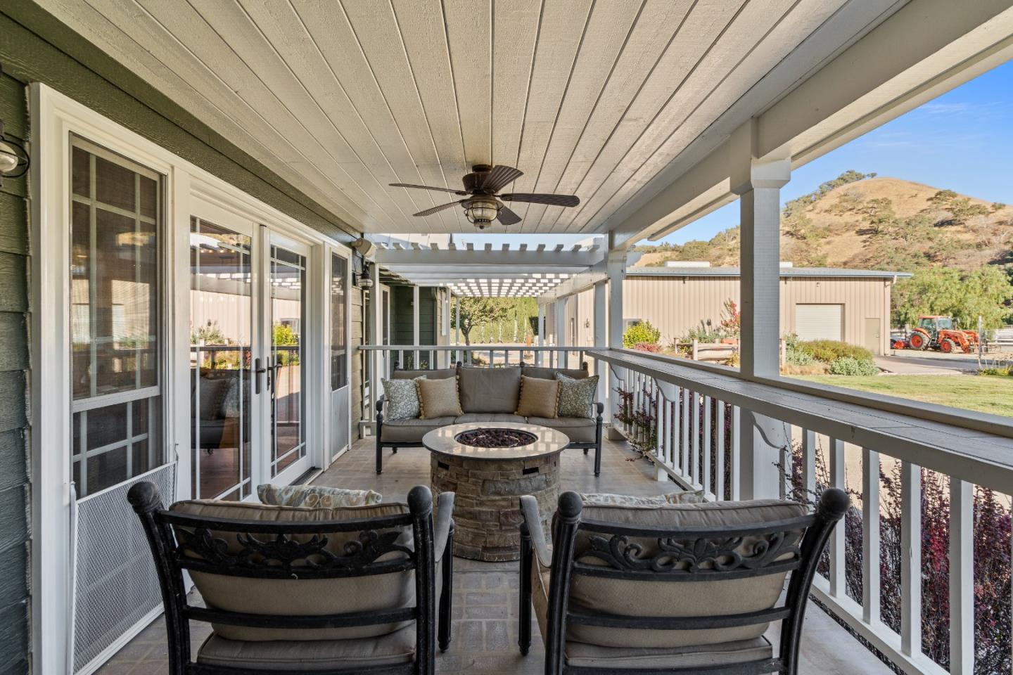 Detail Gallery Image 16 of 85 For 6840 Southside Rd, Hollister,  CA 95023 - 3 Beds | 2/1 Baths