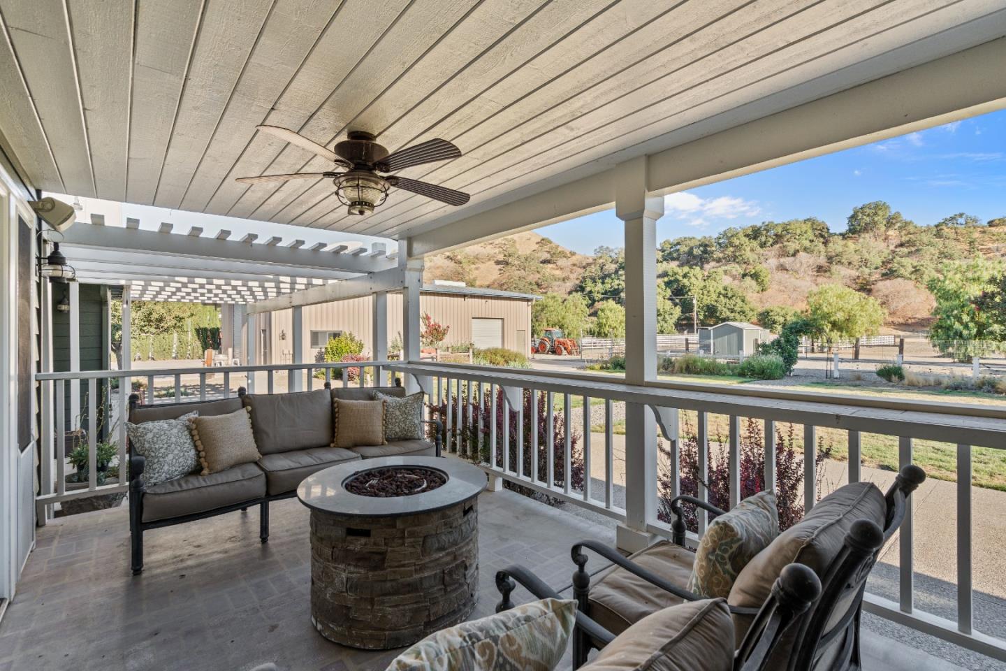 Detail Gallery Image 17 of 85 For 6840 Southside Rd, Hollister,  CA 95023 - 3 Beds | 2/1 Baths