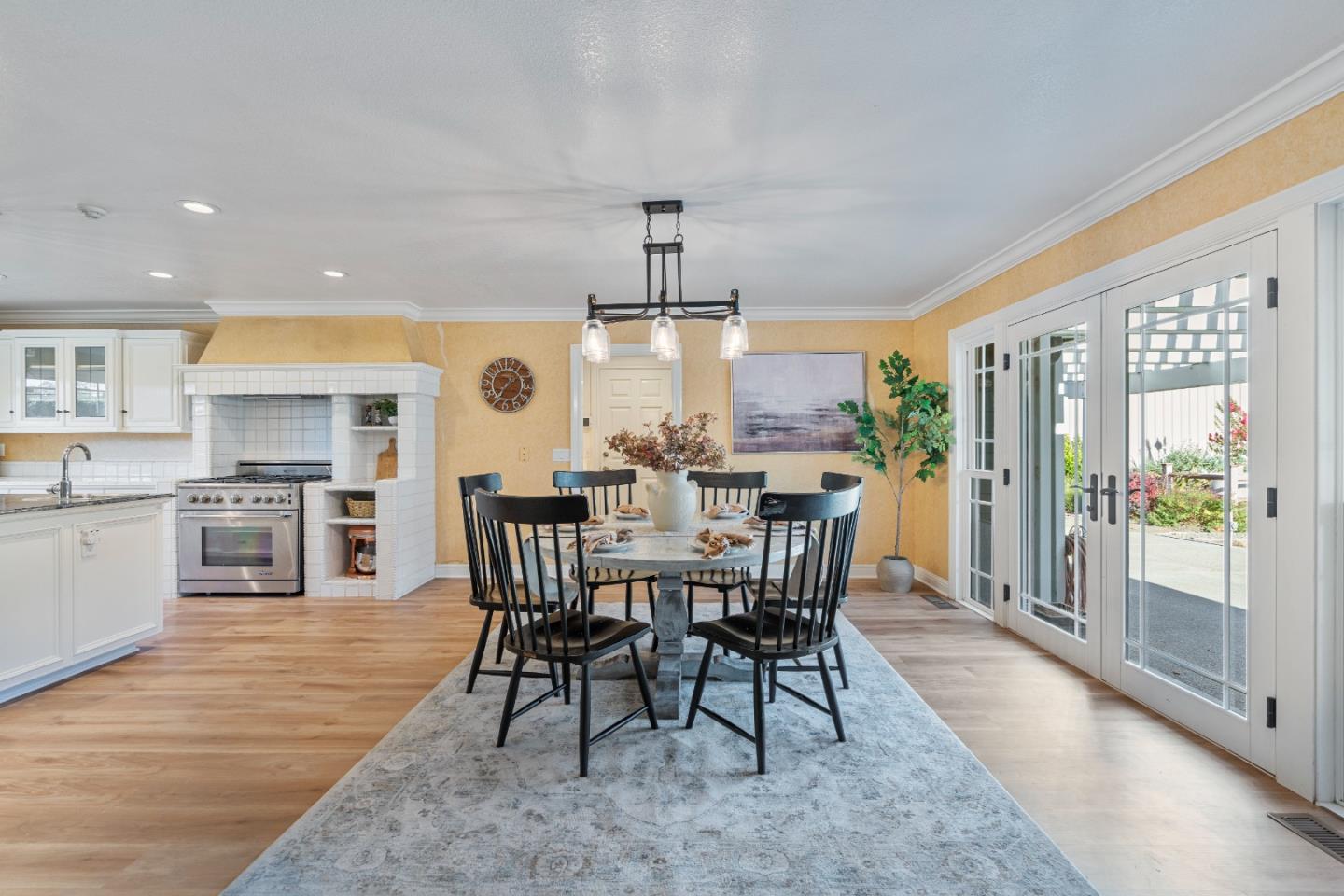 Detail Gallery Image 19 of 85 For 6840 Southside Rd, Hollister,  CA 95023 - 3 Beds | 2/1 Baths