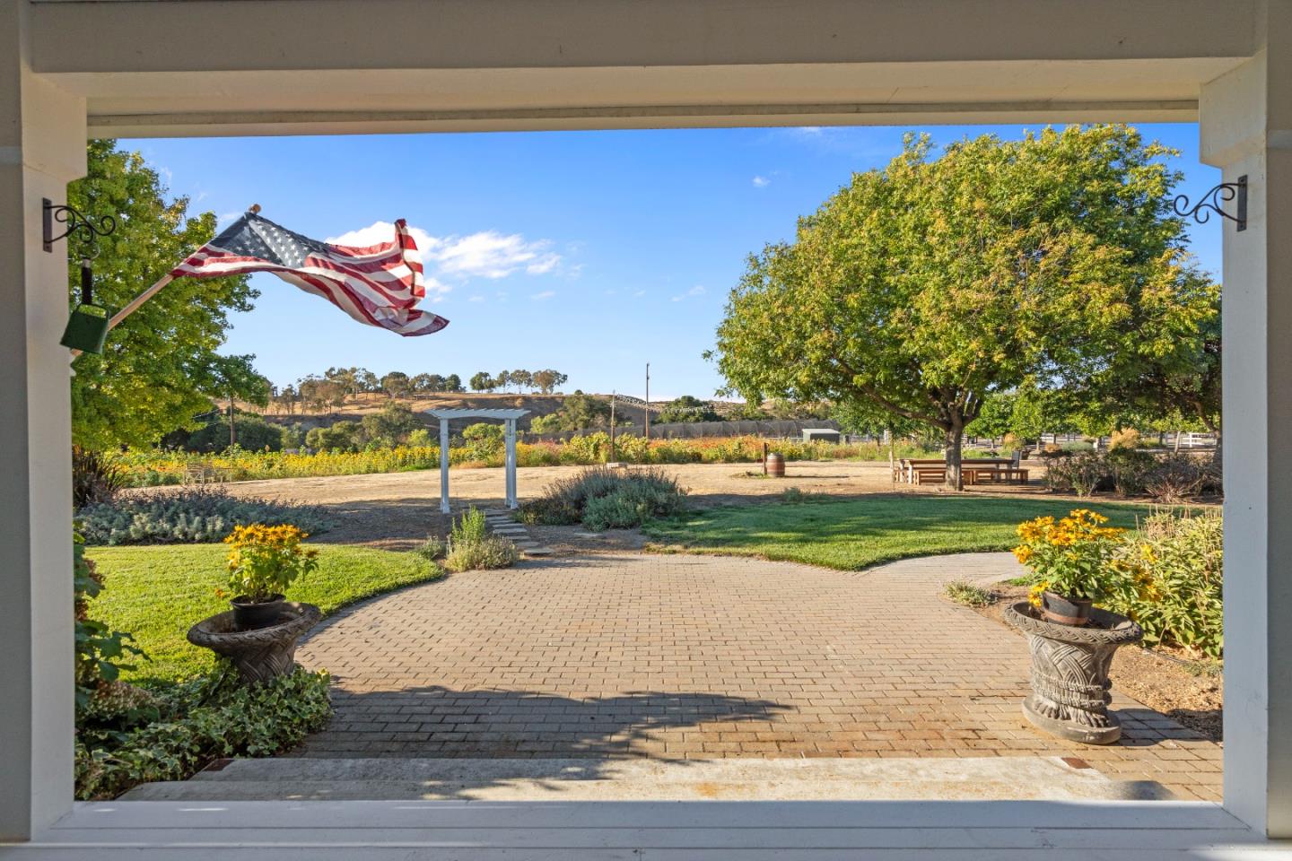 Detail Gallery Image 5 of 85 For 6840 Southside Rd, Hollister,  CA 95023 - 3 Beds | 2/1 Baths
