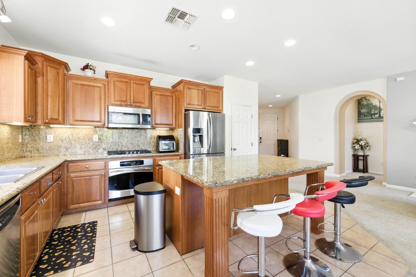 Detail Gallery Image 10 of 33 For 10294 Stoecker Way, Elk Grove,  CA 95757 - 4 Beds | 2 Baths