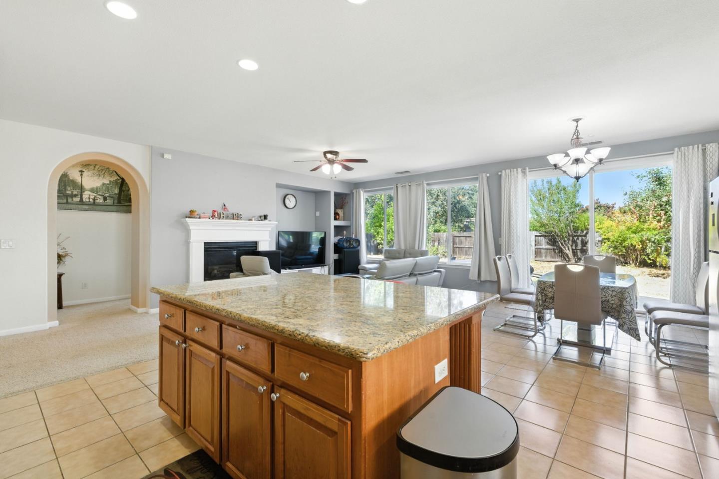 Detail Gallery Image 11 of 33 For 10294 Stoecker Way, Elk Grove,  CA 95757 - 4 Beds | 2 Baths