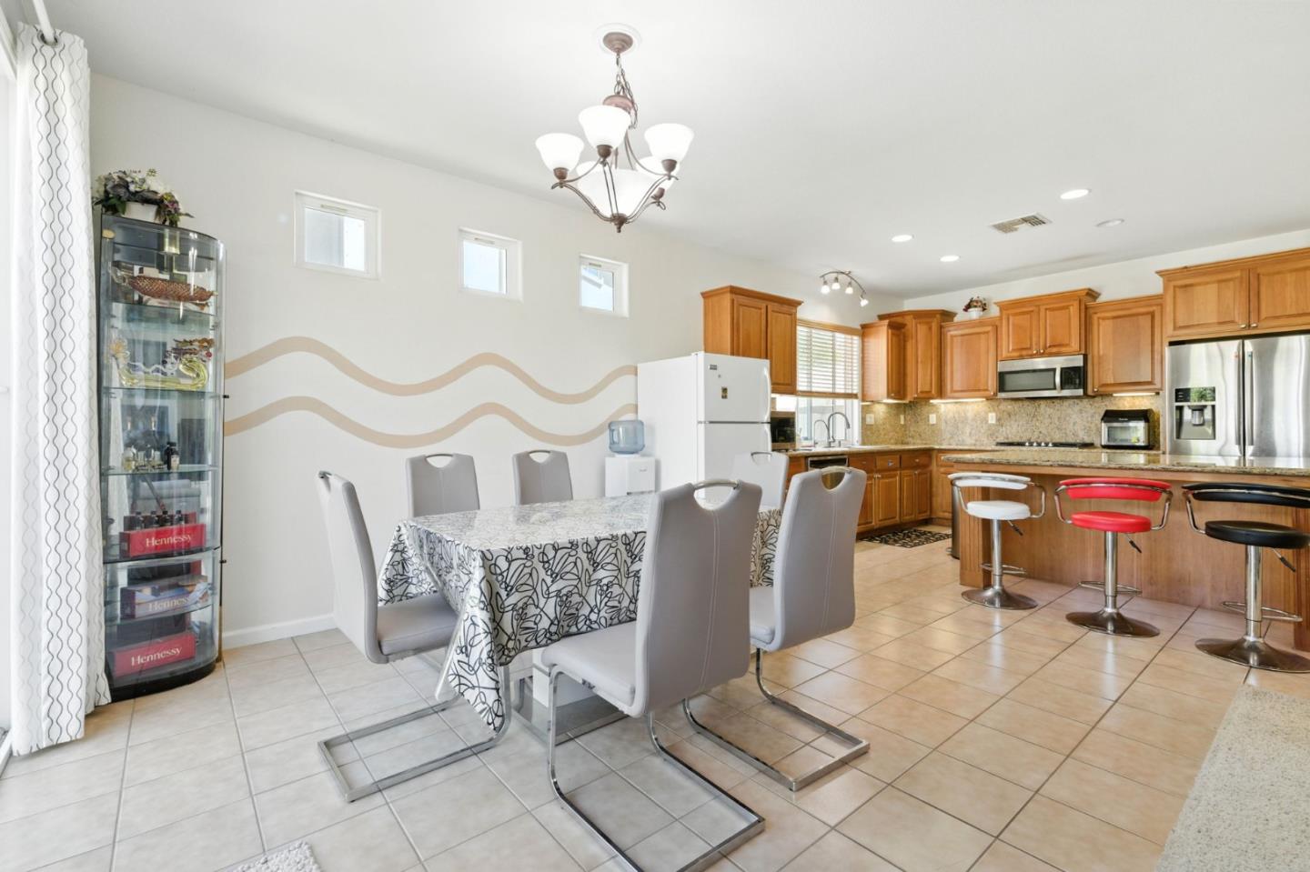 Detail Gallery Image 12 of 33 For 10294 Stoecker Way, Elk Grove,  CA 95757 - 4 Beds | 2 Baths