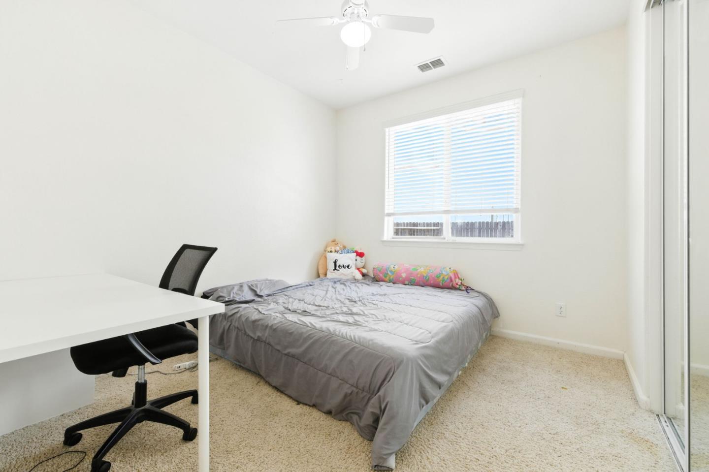 Detail Gallery Image 14 of 33 For 10294 Stoecker Way, Elk Grove,  CA 95757 - 4 Beds | 2 Baths