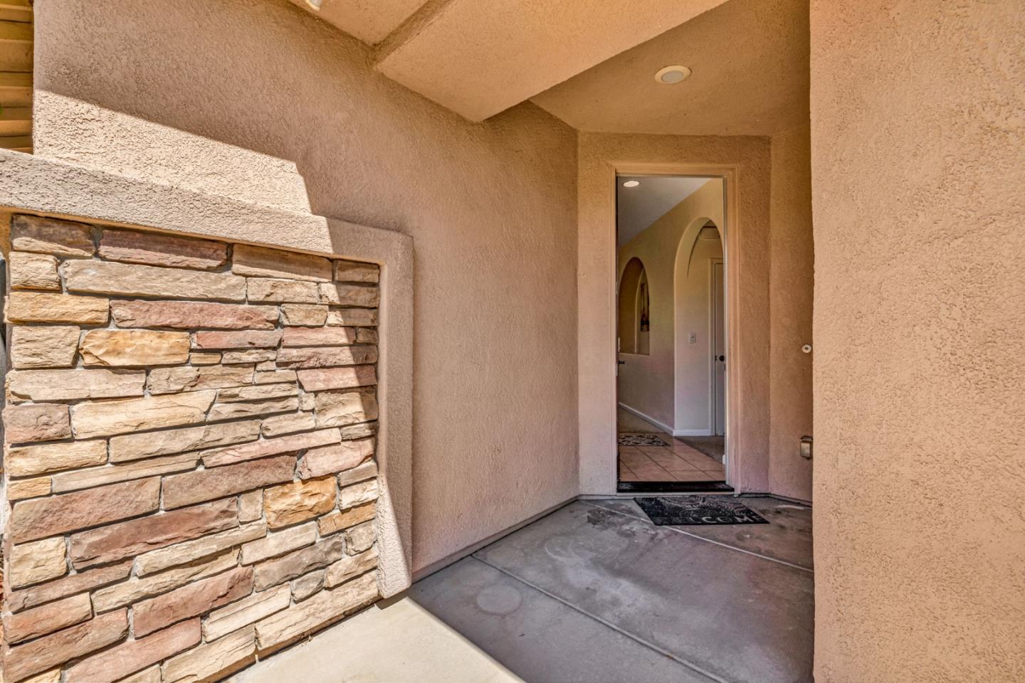 Detail Gallery Image 4 of 33 For 10294 Stoecker Way, Elk Grove,  CA 95757 - 4 Beds | 2 Baths