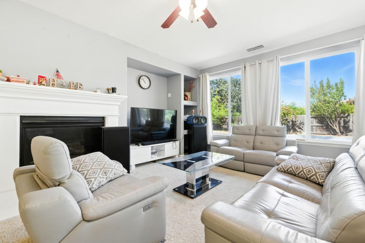 Detail Gallery Image 6 of 33 For 10294 Stoecker Way, Elk Grove,  CA 95757 - 4 Beds | 2 Baths