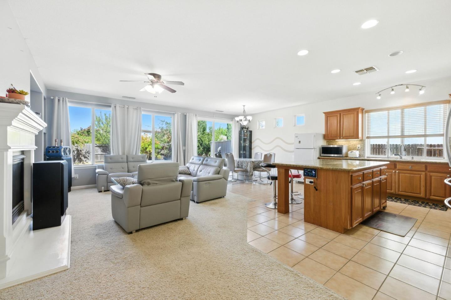 Detail Gallery Image 7 of 33 For 10294 Stoecker Way, Elk Grove,  CA 95757 - 4 Beds | 2 Baths