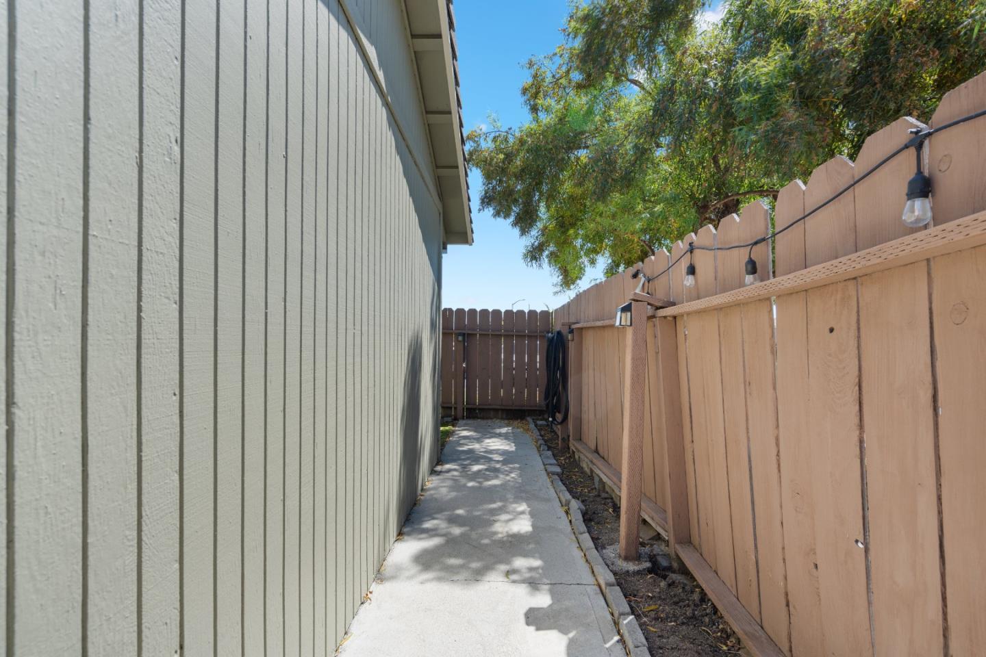 Detail Gallery Image 35 of 43 For 1411 Squire Ct, Hollister,  CA 95023 - 3 Beds | 2 Baths