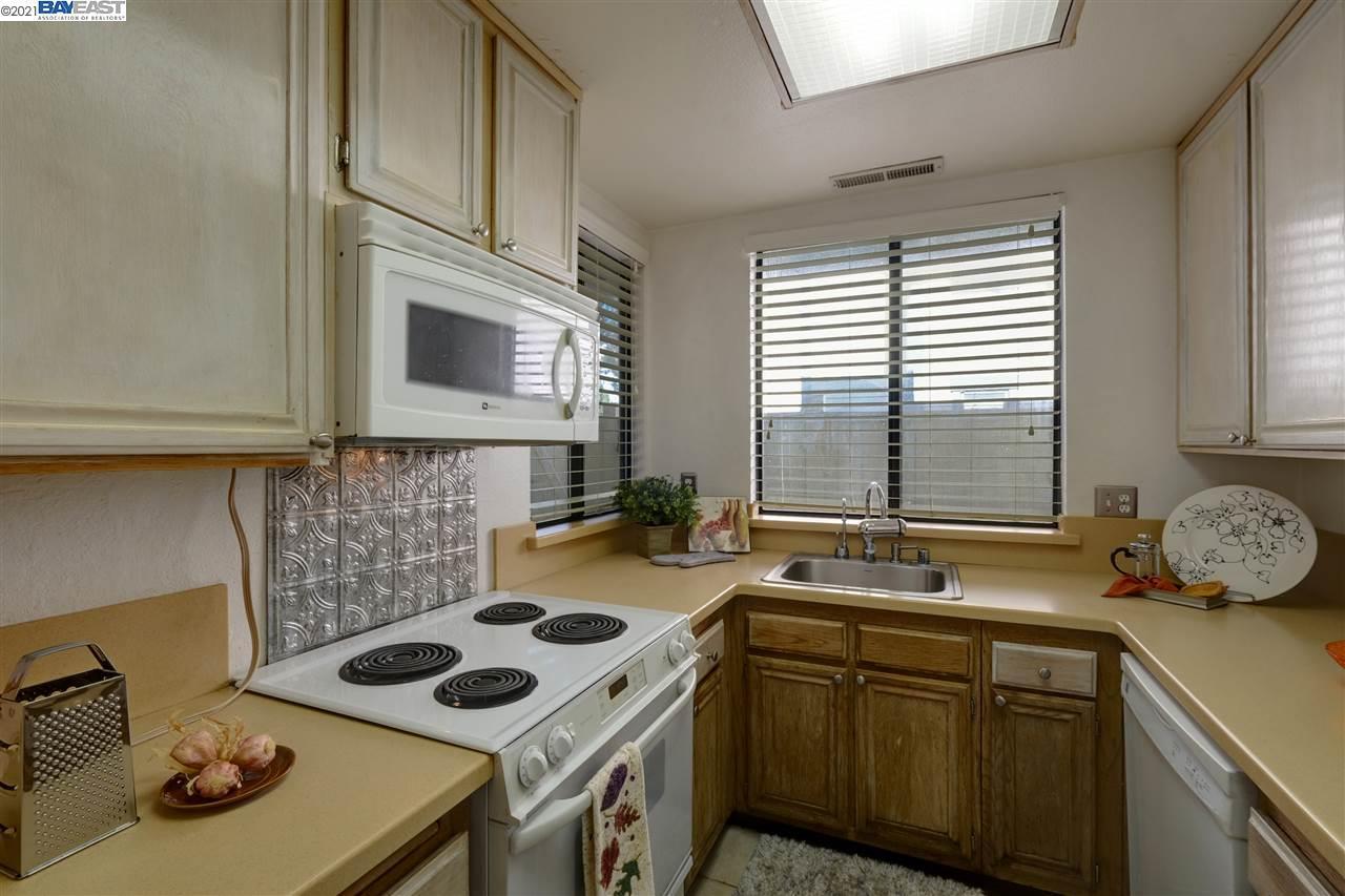 Detail Gallery Image 5 of 9 For 6039 Joaquin Murieta Ave #B,  Newark,  CA 94560 - 1 Beds | 1 Baths