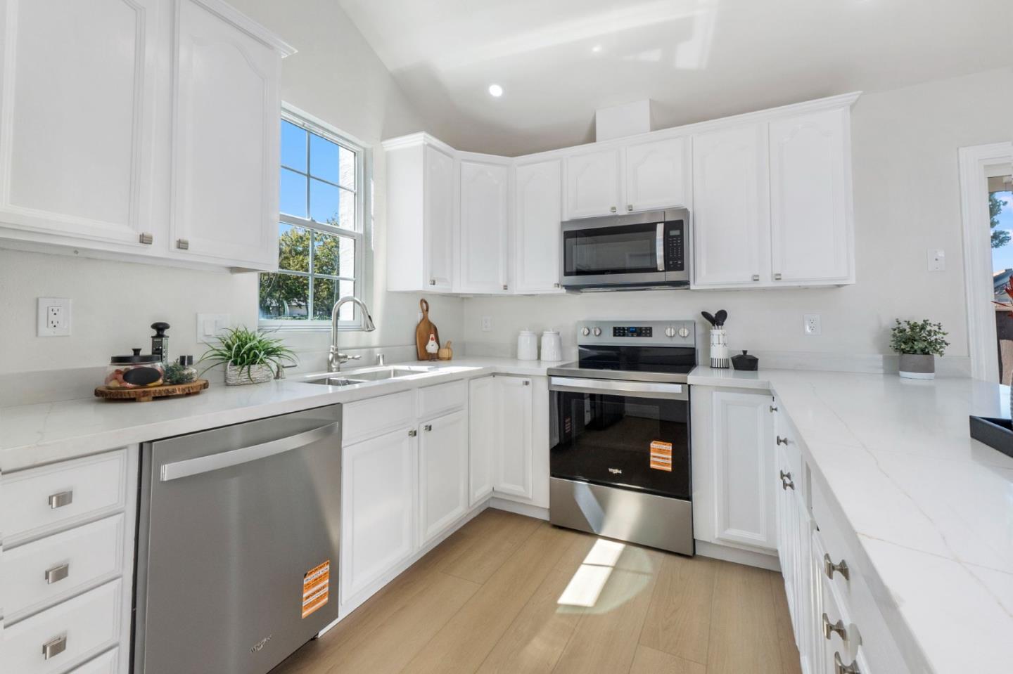 Detail Gallery Image 5 of 50 For 1157 Morely Ct, San Jose,  CA 95122 - 4 Beds | 2 Baths