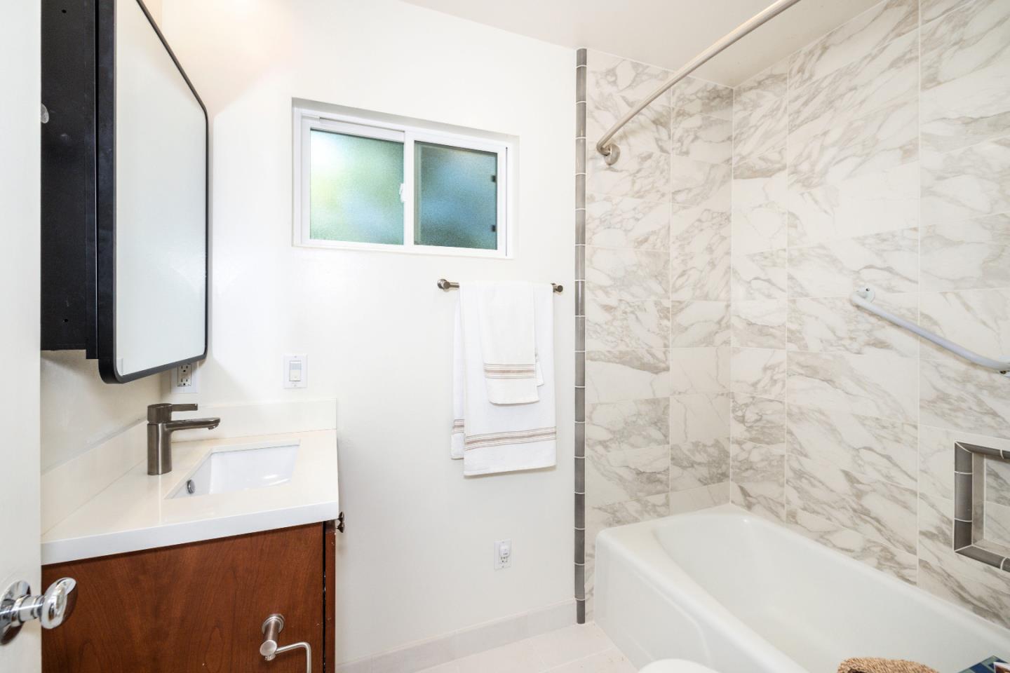 Detail Gallery Image 14 of 24 For 665 Towle Way, Palo Alto,  CA 94306 - 5 Beds | 2/1 Baths