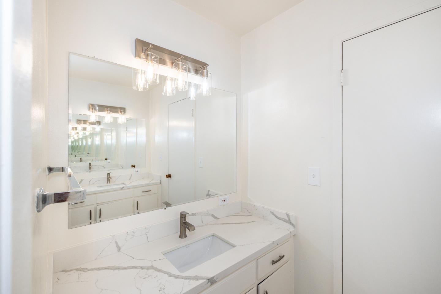 Detail Gallery Image 21 of 24 For 665 Towle Way, Palo Alto,  CA 94306 - 5 Beds | 2/1 Baths