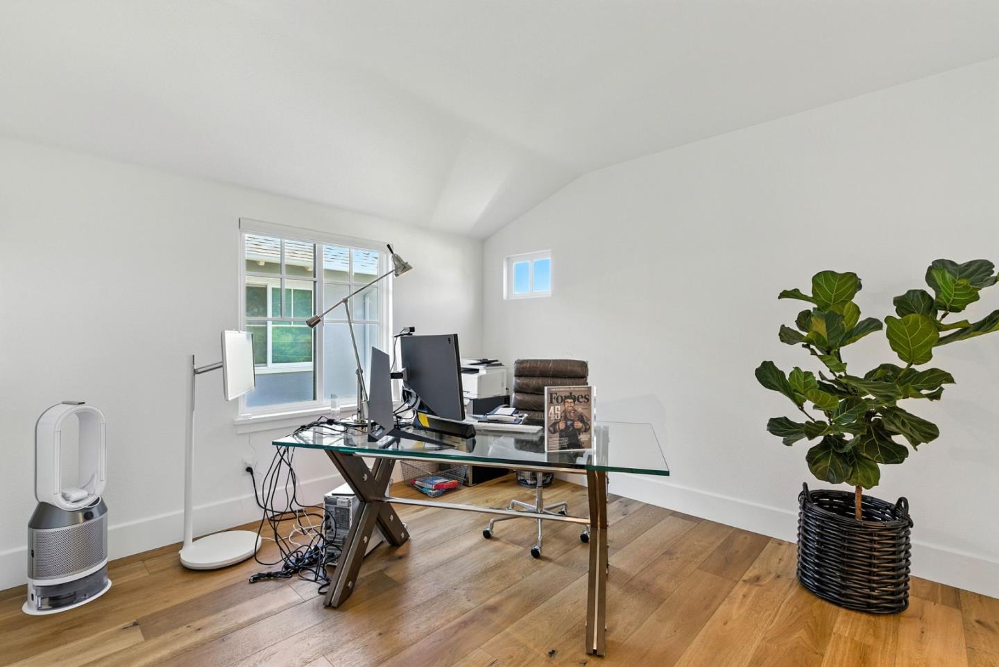 Detail Gallery Image 11 of 16 For 207 Oak Tree Cir, Los Gatos,  CA 95032 - 4 Beds | 3/1 Baths