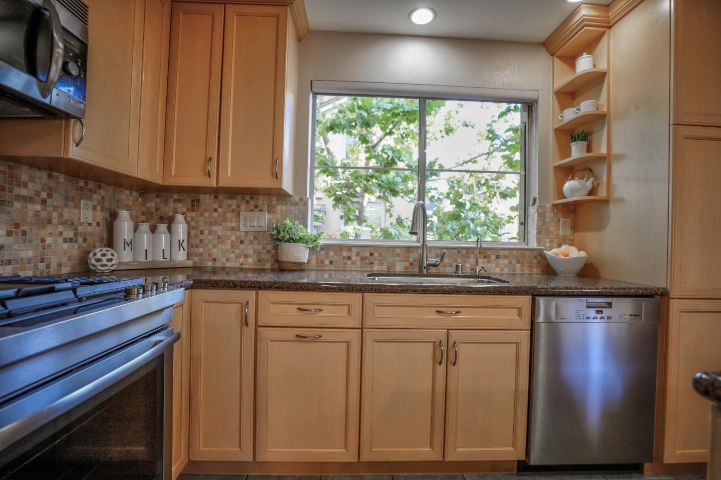 Detail Gallery Image 20 of 51 For 355 Snyder Ln, Mountain View,  CA 94043 - 3 Beds | 2/1 Baths