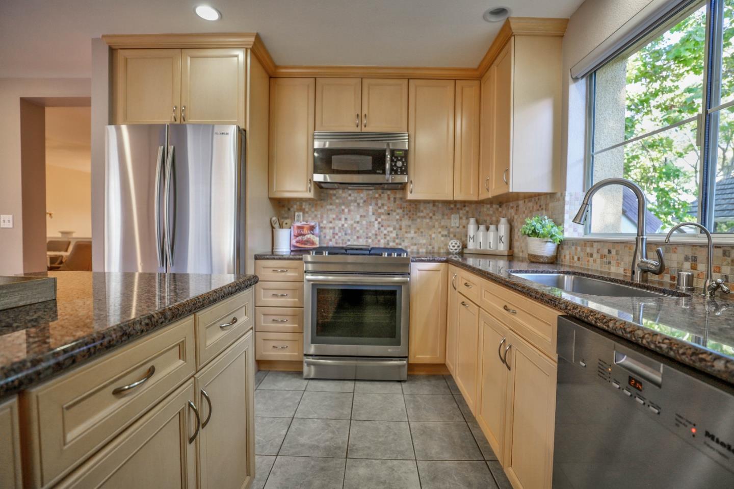 Detail Gallery Image 21 of 51 For 355 Snyder Ln, Mountain View,  CA 94043 - 3 Beds | 2/1 Baths
