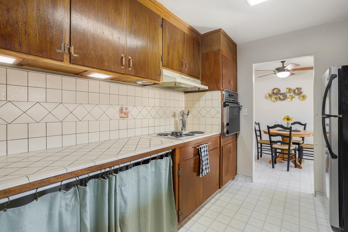 Detail Gallery Image 12 of 30 For 2139 Calabazas Blvd, Santa Clara,  CA 95051 - 3 Beds | 2 Baths