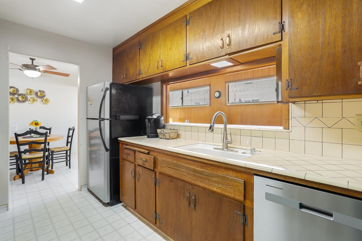 Detail Gallery Image 13 of 30 For 2139 Calabazas Blvd, Santa Clara,  CA 95051 - 3 Beds | 2 Baths
