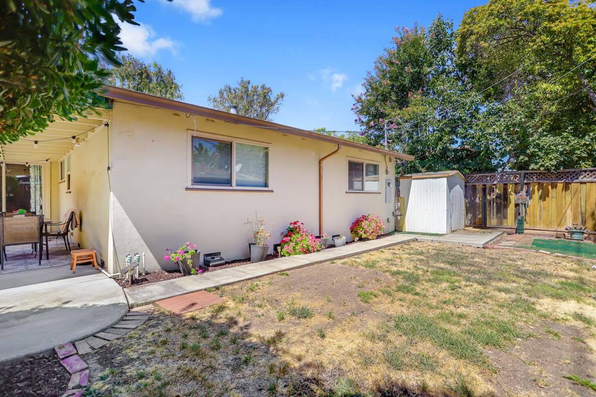Detail Gallery Image 28 of 30 For 2139 Calabazas Blvd, Santa Clara,  CA 95051 - 3 Beds | 2 Baths