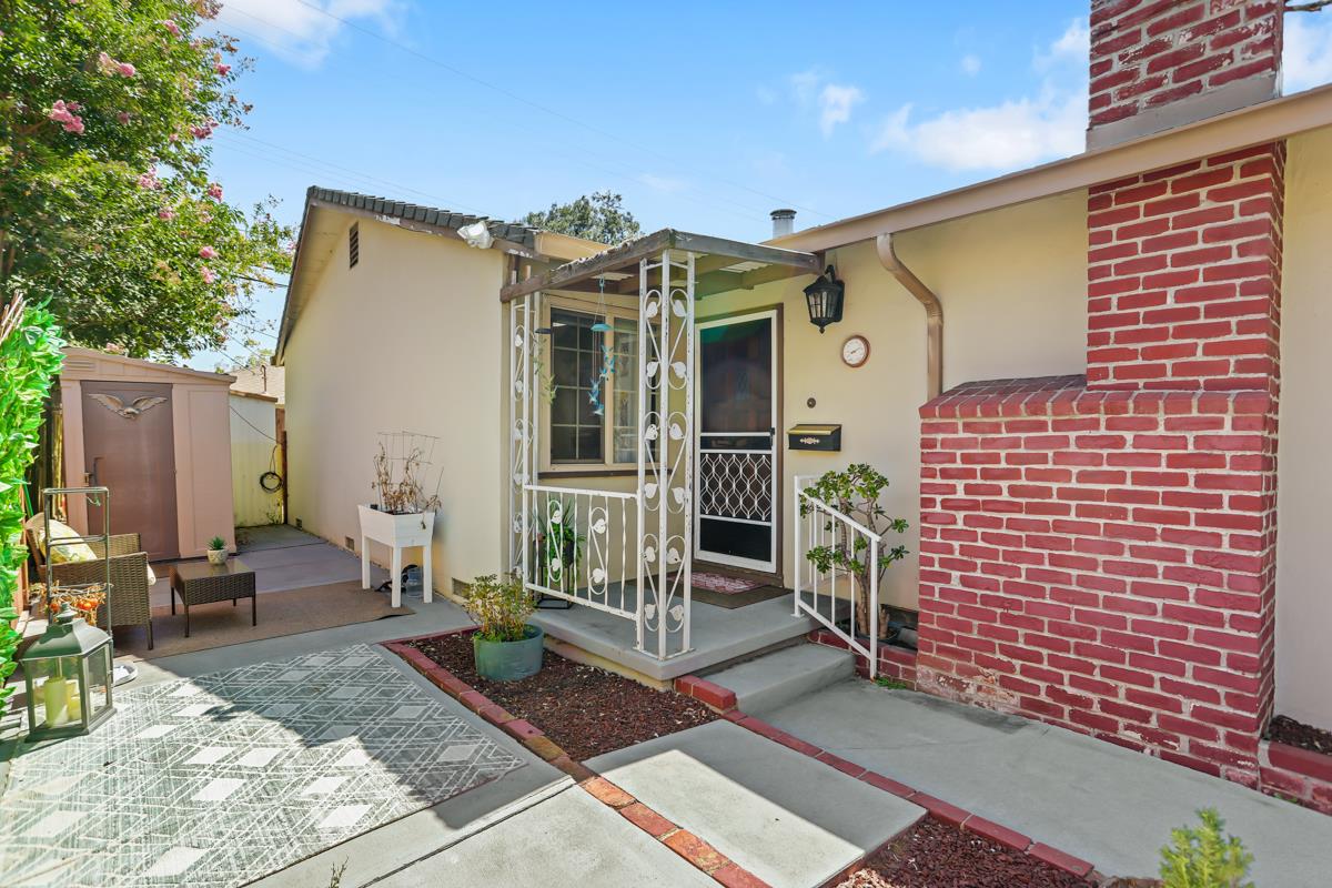 Detail Gallery Image 4 of 30 For 2139 Calabazas Blvd, Santa Clara,  CA 95051 - 3 Beds | 2 Baths