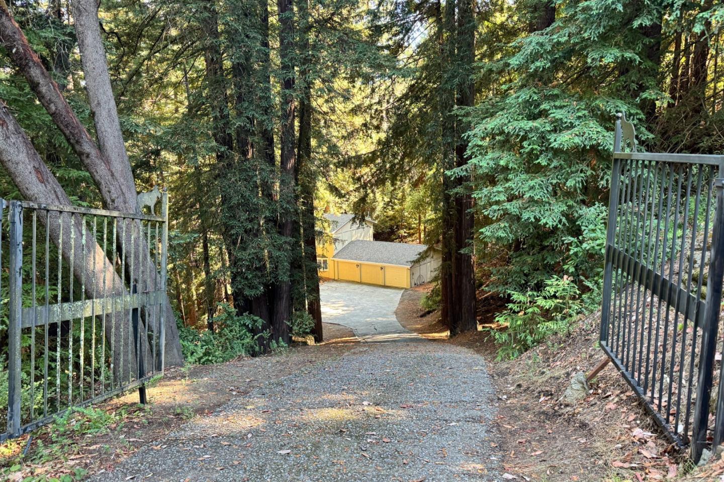 Detail Gallery Image 41 of 46 For 23489 Hutchinson Rd, Los Gatos,  CA 95033 - 4 Beds | 2/1 Baths