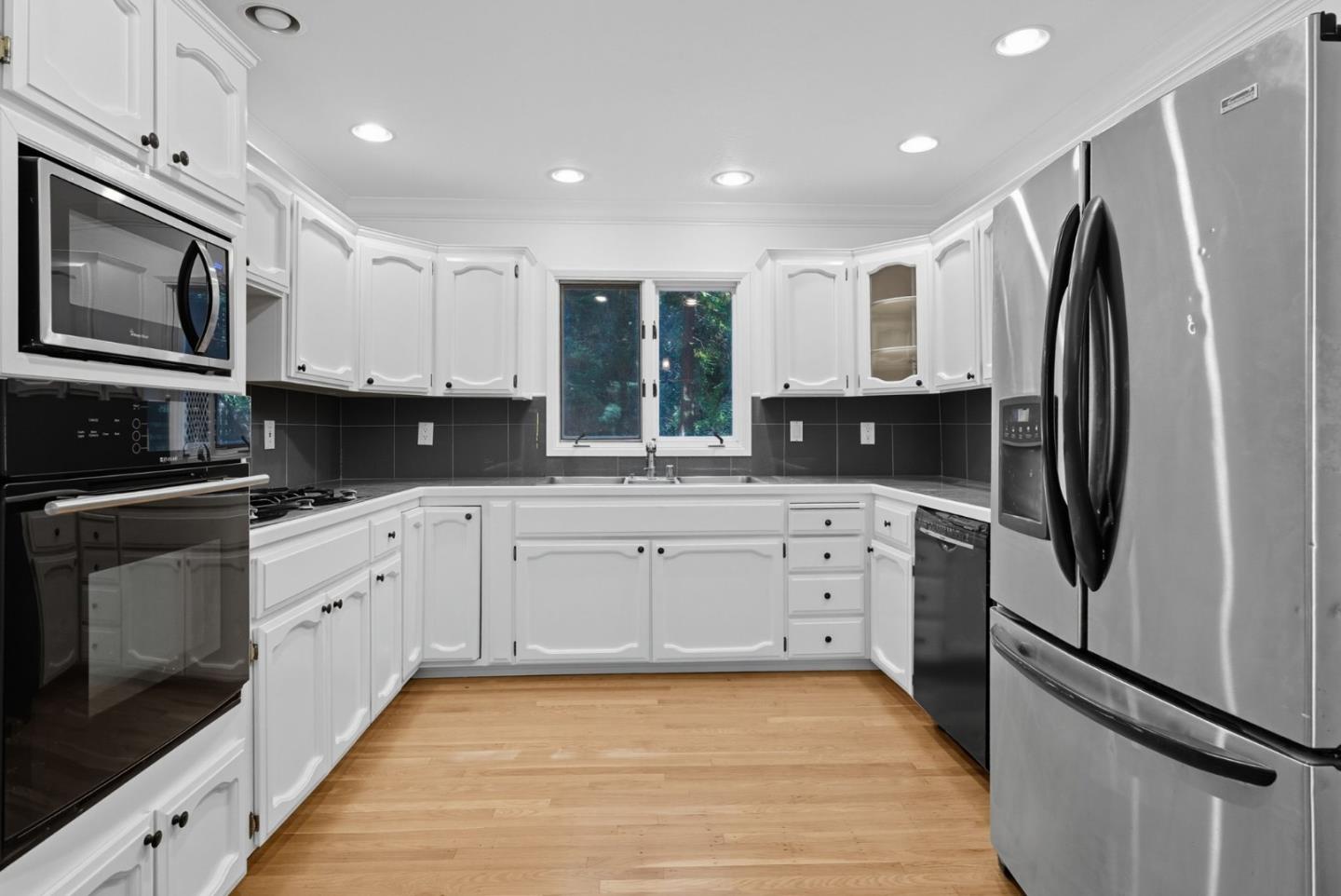 Detail Gallery Image 5 of 46 For 23489 Hutchinson Rd, Los Gatos,  CA 95033 - 4 Beds | 2/1 Baths