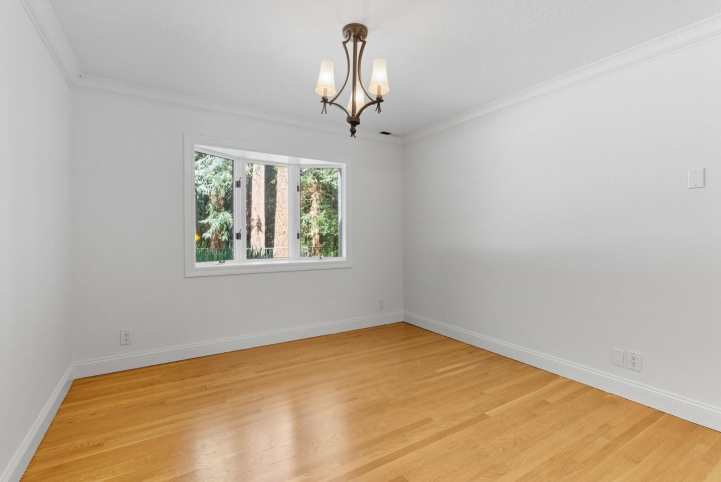 Detail Gallery Image 9 of 46 For 23489 Hutchinson Rd, Los Gatos,  CA 95033 - 4 Beds | 2/1 Baths