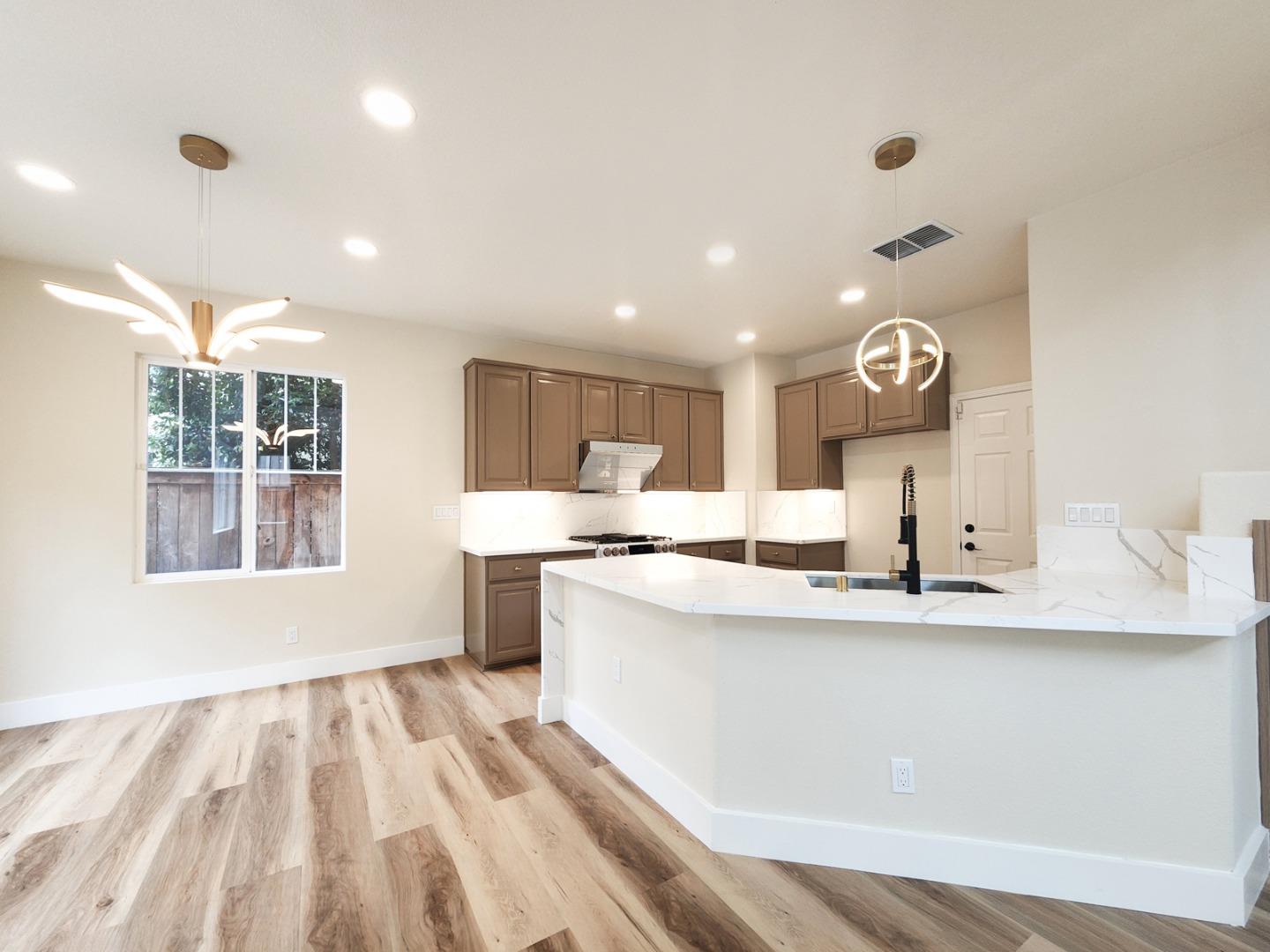 Detail Gallery Image 10 of 54 For 1218 Alder Creek Cir, San Leandro,  CA 94577 - 3 Beds | 2/1 Baths