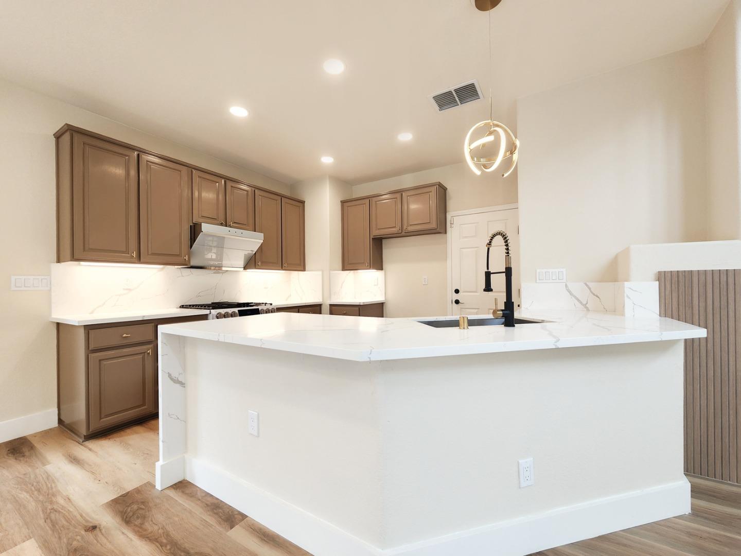 Detail Gallery Image 11 of 54 For 1218 Alder Creek Cir, San Leandro,  CA 94577 - 3 Beds | 2/1 Baths