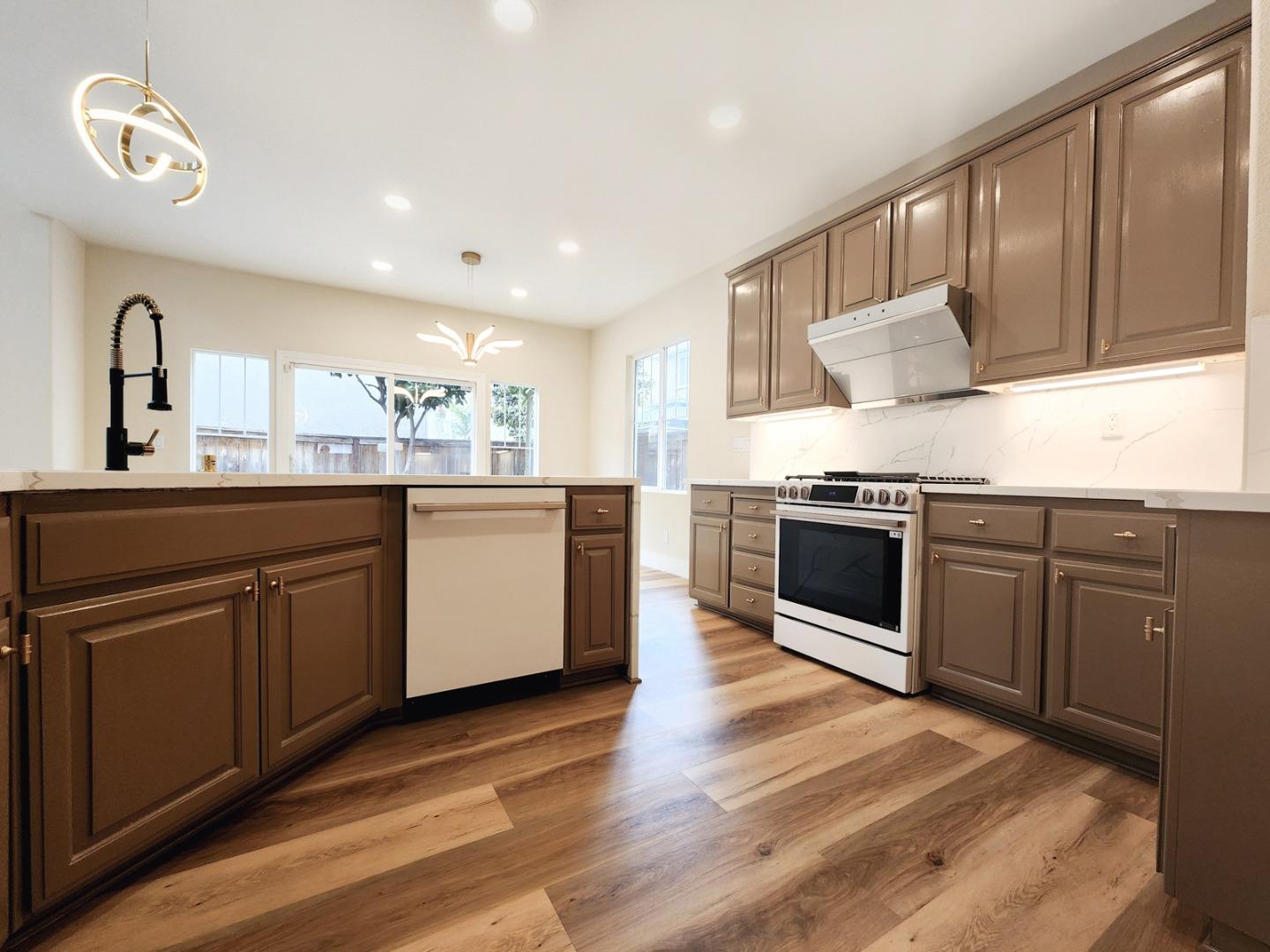 Detail Gallery Image 13 of 54 For 1218 Alder Creek Cir, San Leandro,  CA 94577 - 3 Beds | 2/1 Baths