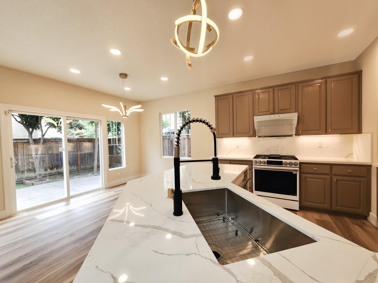 Detail Gallery Image 25 of 54 For 1218 Alder Creek Cir, San Leandro,  CA 94577 - 3 Beds | 2/1 Baths