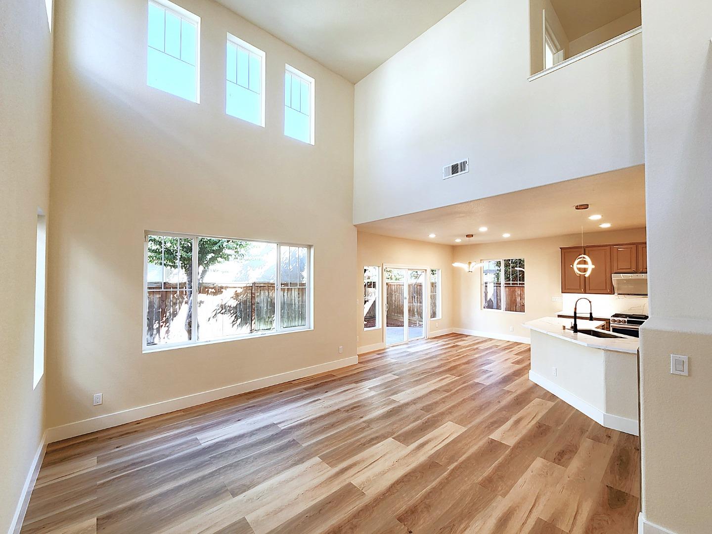 Detail Gallery Image 5 of 54 For 1218 Alder Creek Cir, San Leandro,  CA 94577 - 3 Beds | 2/1 Baths