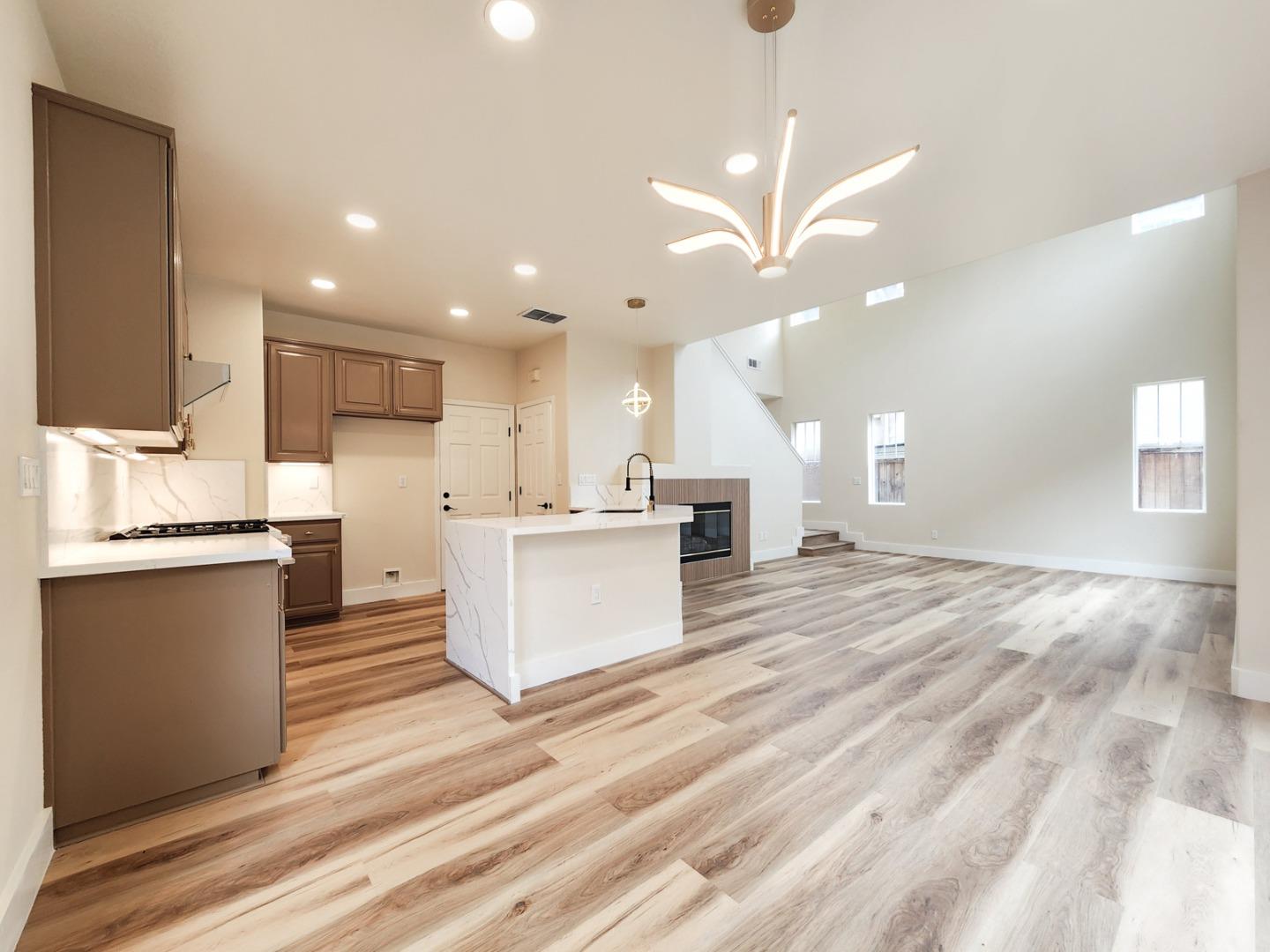Detail Gallery Image 6 of 54 For 1218 Alder Creek Cir, San Leandro,  CA 94577 - 3 Beds | 2/1 Baths