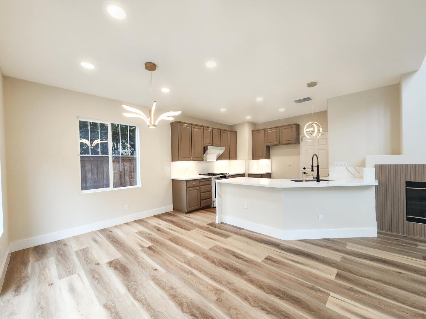 Detail Gallery Image 9 of 54 For 1218 Alder Creek Cir, San Leandro,  CA 94577 - 3 Beds | 2/1 Baths