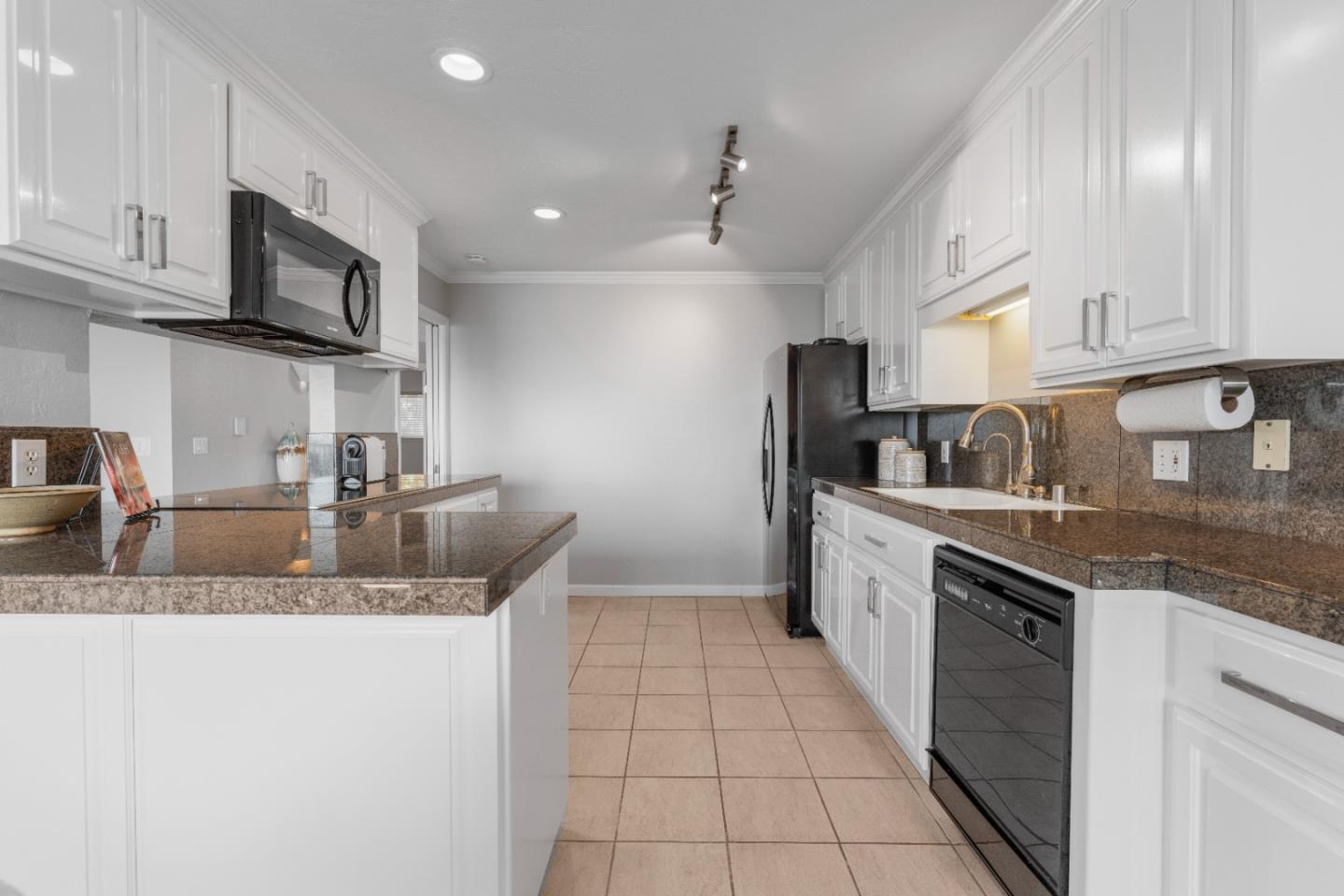 Detail Gallery Image 10 of 26 For 870 Park Ave #110,  Capitola,  CA 95010 - 2 Beds | 2 Baths