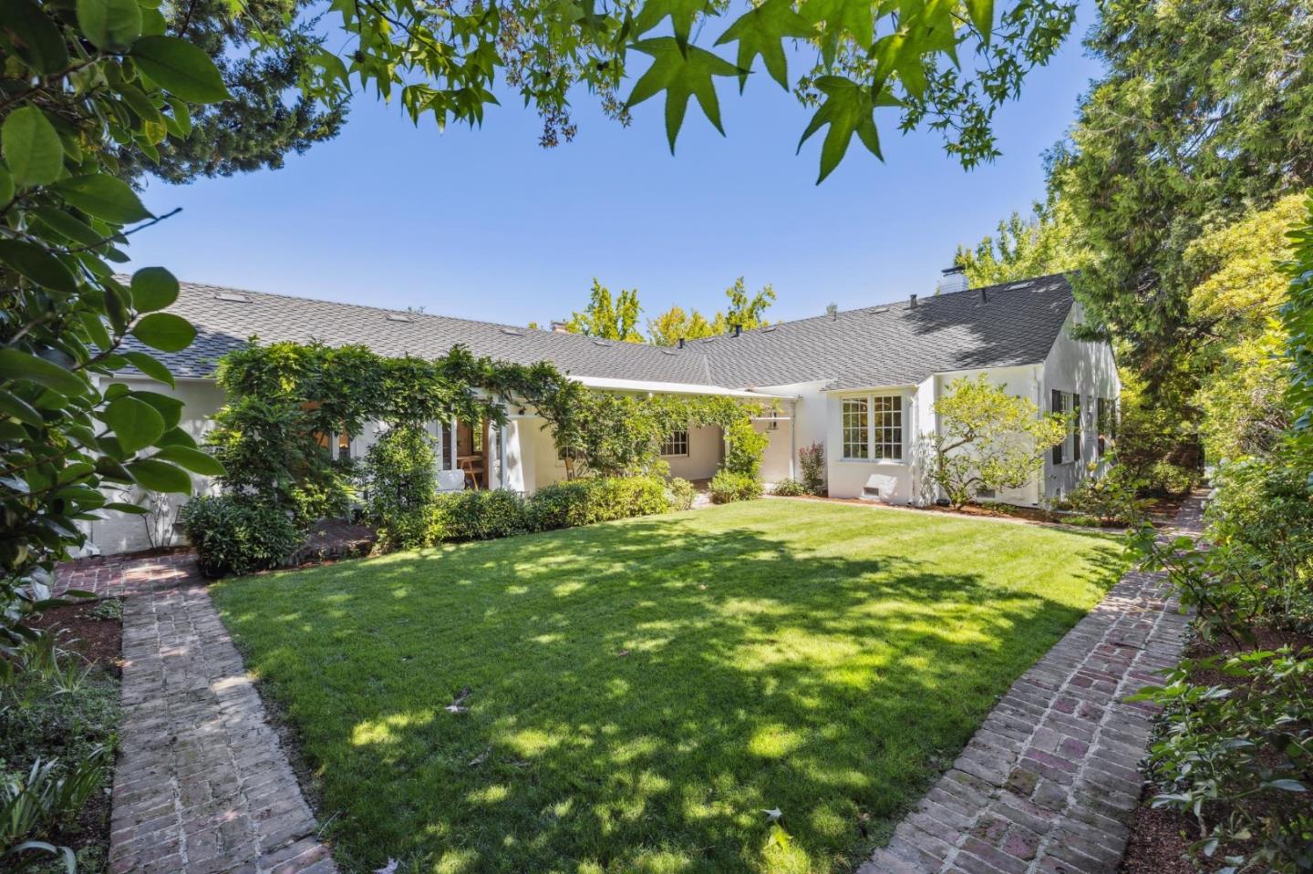 Detail Gallery Image 10 of 35 For 2460 South Ct, Palo Alto,  CA 94301 - 3 Beds | 2/1 Baths