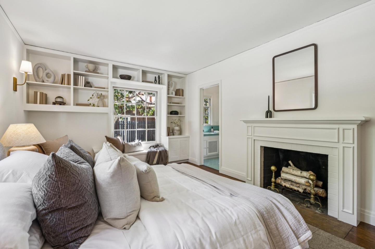 Detail Gallery Image 14 of 35 For 2460 South Ct, Palo Alto,  CA 94301 - 3 Beds | 2/1 Baths