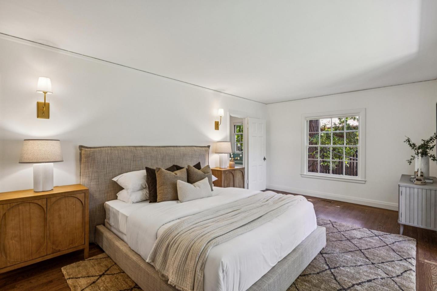Detail Gallery Image 16 of 35 For 2460 South Ct, Palo Alto,  CA 94301 - 3 Beds | 2/1 Baths