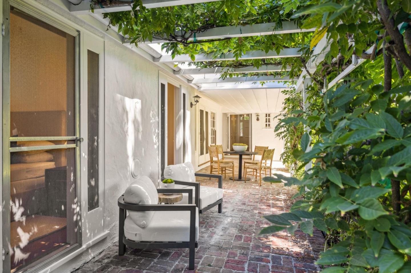 Detail Gallery Image 24 of 35 For 2460 South Ct, Palo Alto,  CA 94301 - 3 Beds | 2/1 Baths