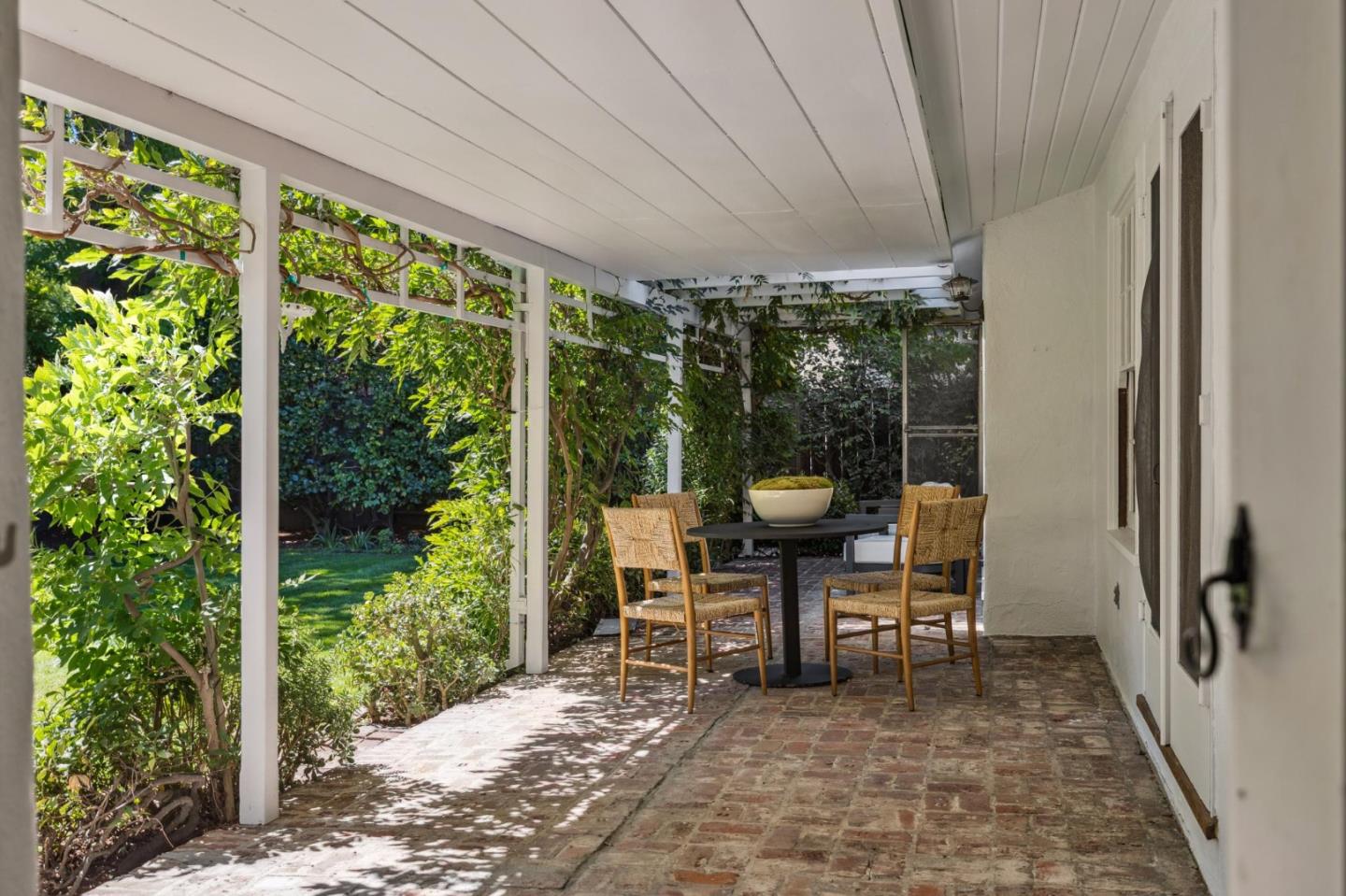 Detail Gallery Image 25 of 35 For 2460 South Ct, Palo Alto,  CA 94301 - 3 Beds | 2/1 Baths